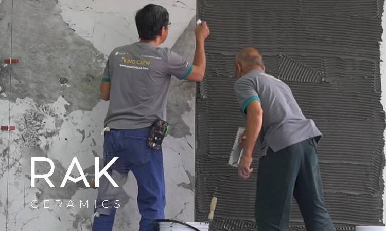 نصب سرامیک روی دیوار سیمانی با چسب