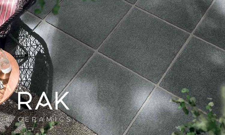 مزایای استفاده از سرامیک پرسلان در حیاط