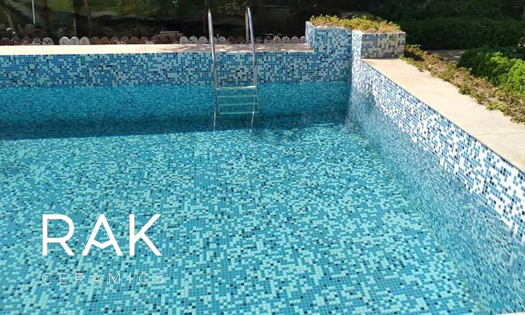 اهمیت انتخاب صحیح سرامیک برای استخر