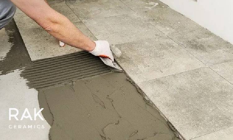 اهمیت تجهیزات تخصصی در نصب حرفهای سرامیک پرسلان