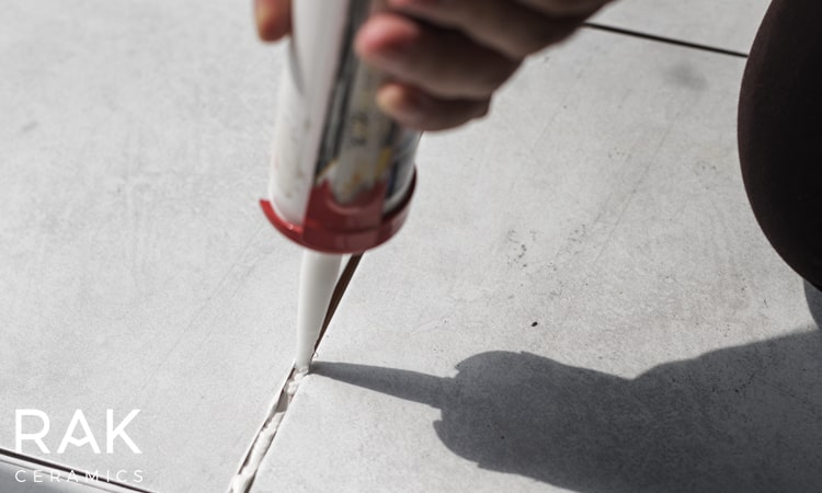 چسب-سرامیک-پرسلان-با-ملات-چه-تفاوتهایی-در-نصب-دارد؟-min