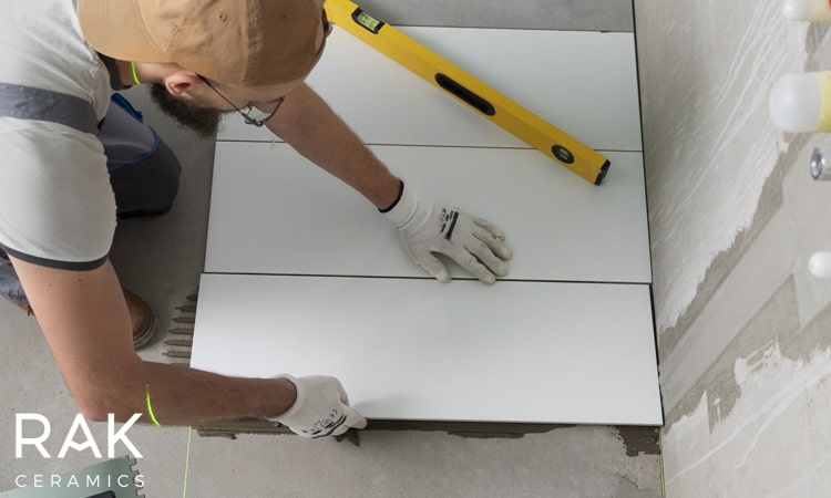 چسب-سرامیک-پرسلان-با-ملات-چه-تفاوتهایی-در-نصب-دارد؟-min