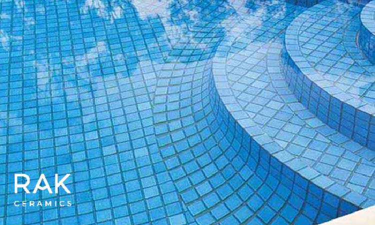 چرا انتخاب سرامیک مناسب برای استخر اهمیت حیاتی دارد؟