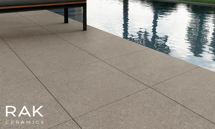 سرامیک ضد سر خوردن چیست؟ | کاربردها و مزایای سرامیک ضد لغزش